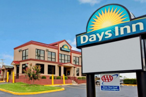 Гостиница Days Inn by Wyndham Lawrenceville  Лоренсевилл